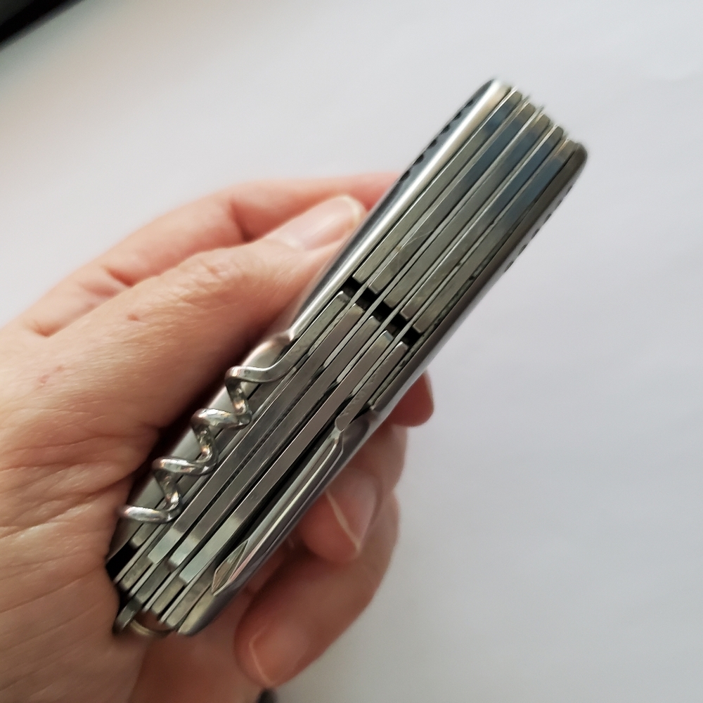 Pocket Utility Tool 12+ function - Picture 2 of 13